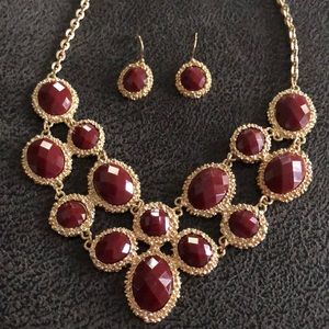 Burgundy and gold statement necklace set